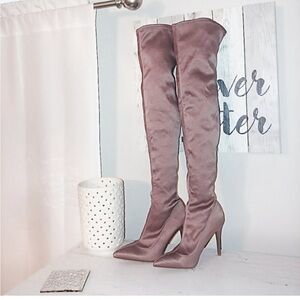 Elegant Over-the-Knee Boots in Mauve